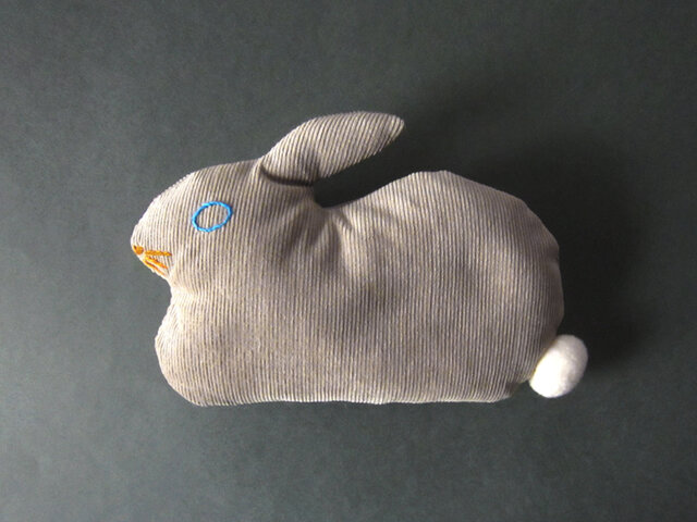 " Stickitten" rabbit loaf コーデュロイ / ベージュの画像1枚目