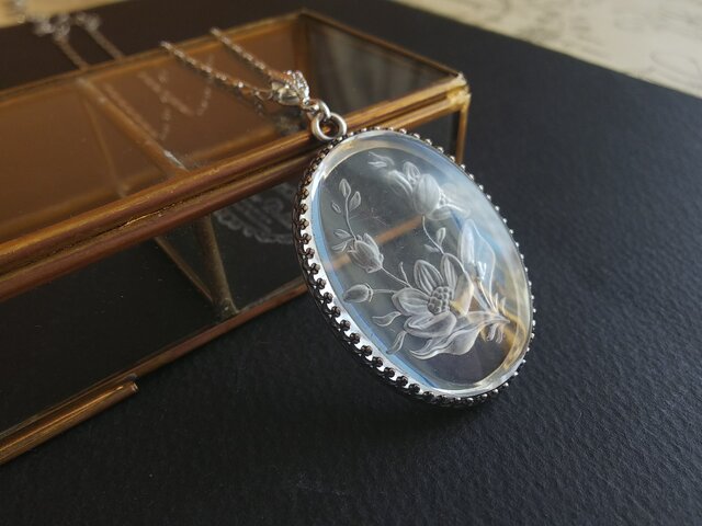 ヴィンテージ アネモネIntaglio(40×30ミリ) Silverネックレスの画像1枚目