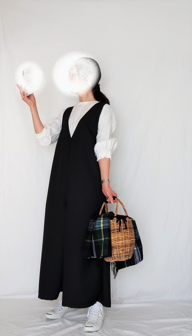 黒・深Vネックオールインワン♡ロング丈♪軽量張り感・化繊素材♡の画像1枚目