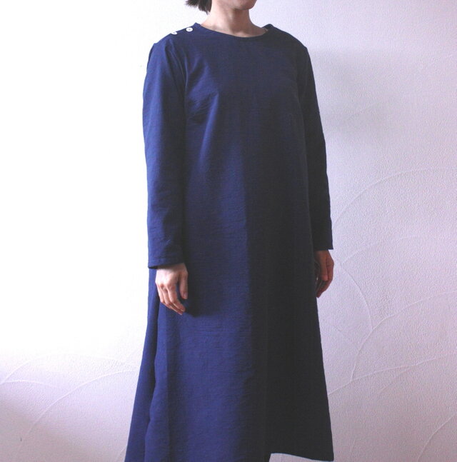 肩ボタンのマリンワンピース