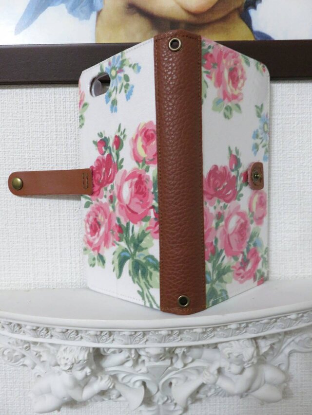 Laura Ashley ローラアシュレイ ”Bunched Roses” 手帳型スマホケース