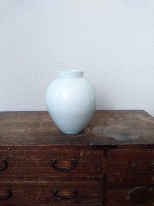 青白磁 壺の画像1枚目