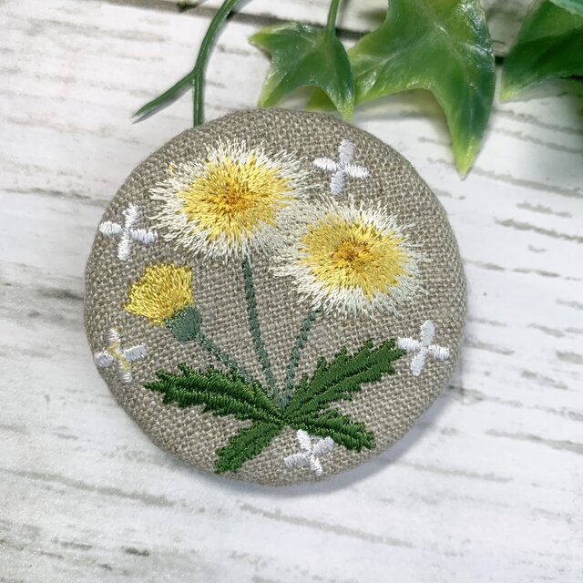 たんぽぽ 刺繍のブローチ 丸 リネン 50ミリの画像1枚目