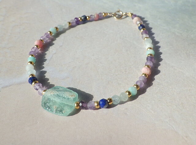 14kgf*ローマングラスと色とりどり天然石のブレスレット B | iichi