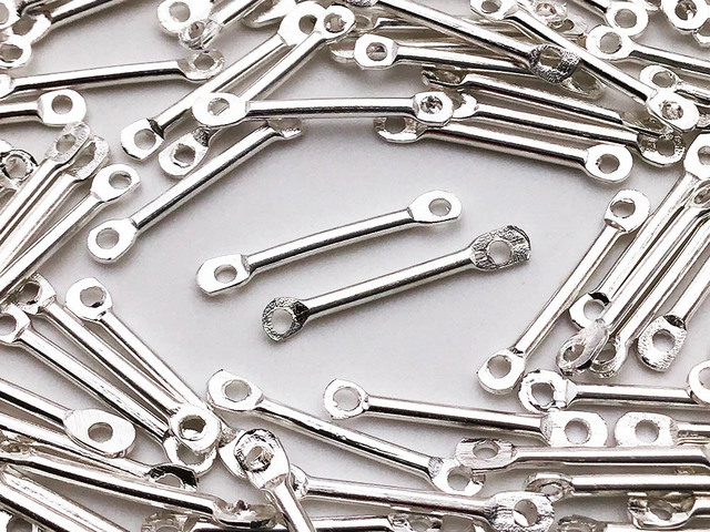 送料無料 メタルスティック 両カン付き 15mm シルバー 白銀 100個 チャーム パーツ アクセサリー 金具 AP0895の画像1枚目