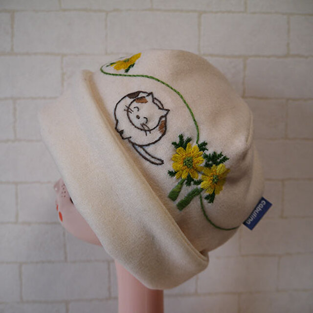 圧縮ウールニット生地で作ったニット帽（福寿草）