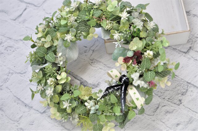 緑と白 ハーブのリース：リボンをそえて グリーン | iichi 日々の