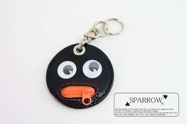 【送料無料】おもしろキーホルダー 【レザートレーorコインケース プレゼント付き】 FACE お守り 栃木レザー sparrowの画像1枚目