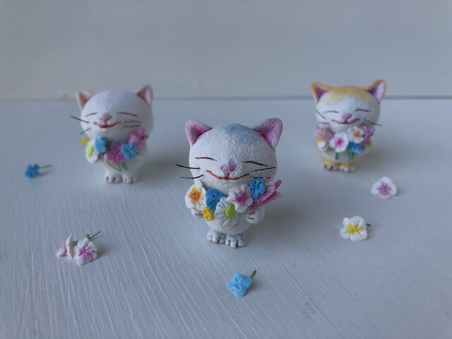春の花束猫さんグレー白の画像1枚目