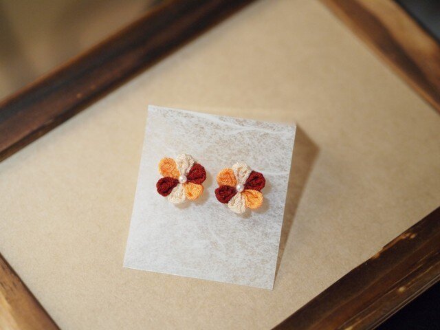 つまみ細工の耳飾り 【ピアス016】の画像1枚目