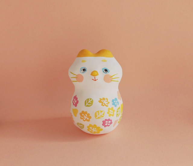 張り子 ねこだるま お花と葉っぱとの画像1枚目