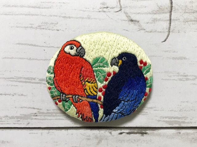 手刺繍浮世絵ブローチ*小原古邨「二羽のインコ」よりの画像1枚目