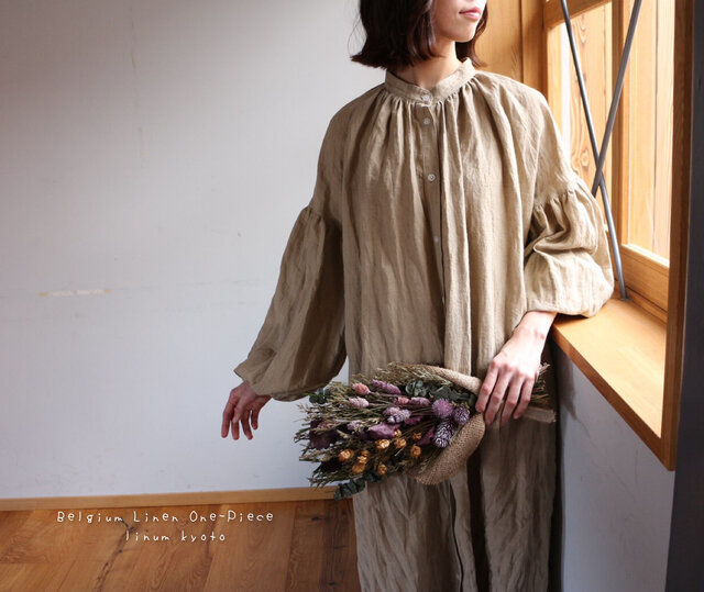 ○心地良く優しいリネン服○くったりベルギーリネンで魅せる、ボリュームいっぱい袖のギャザーシャツワンピース (ベージュ)の画像1枚目