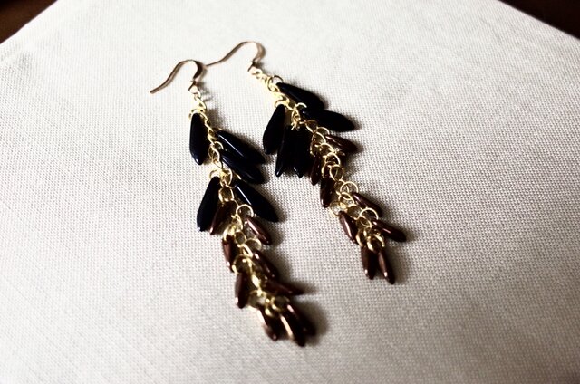 Black and glitter brown beads long ピアスの画像1枚目