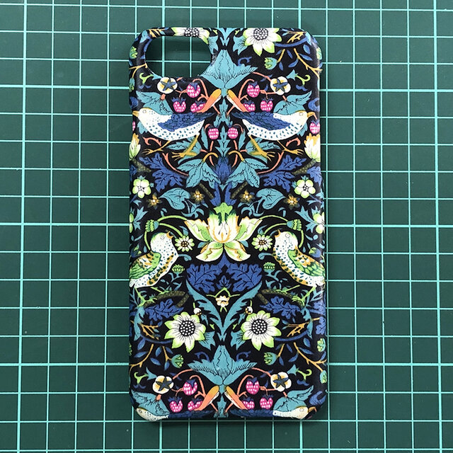 【liさま、オーダー品】ストロベリー・シーフ カラフル iPhone7 & iPhone8の画像1枚目