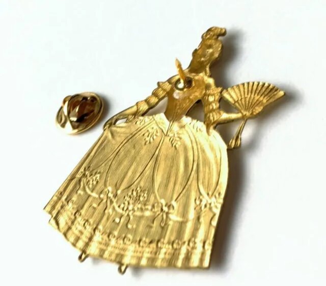 新品最強インフルエンサー王妃マリーアントワネットモノグラムブローチ