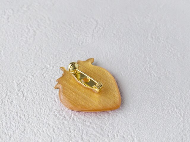 せつない苺のブローチ | iichi 日々の暮らしを心地よくする