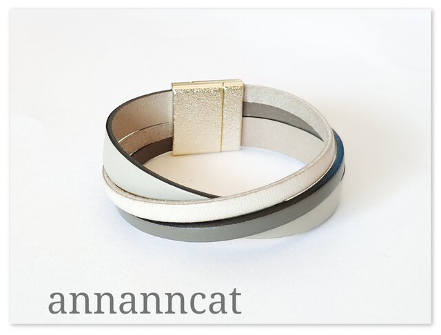 【本革 ベージュ・グレー系 3色 幅広20mm の ブレスレット】春 男女兼用 金属不使用 マグネット留めの画像1枚目