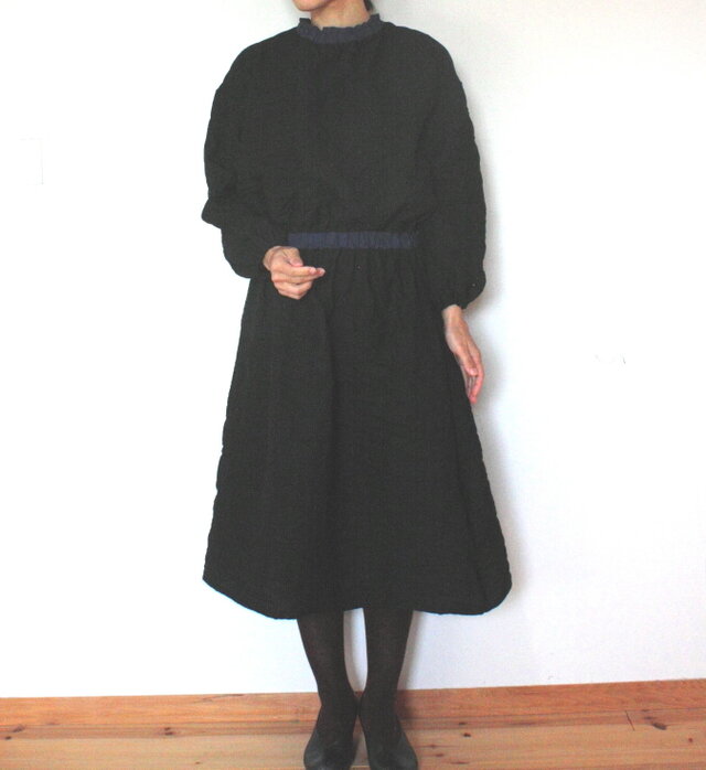 スタンドフリル　ドロージングワンピース