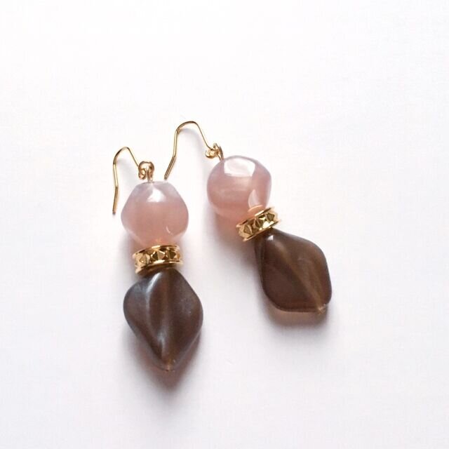 ドイツ製ストーンの揺れるピアス/イヤリングの画像1枚目