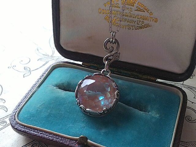 Antiqueサフィレット 大粒(14㎜) silver花葉クラシカルネックレスの画像1枚目