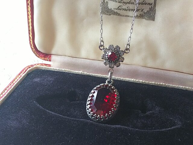 ヴィンテージ SIAM・SWAROVSKI/Flower アンティークSilverネックレスの画像1枚目