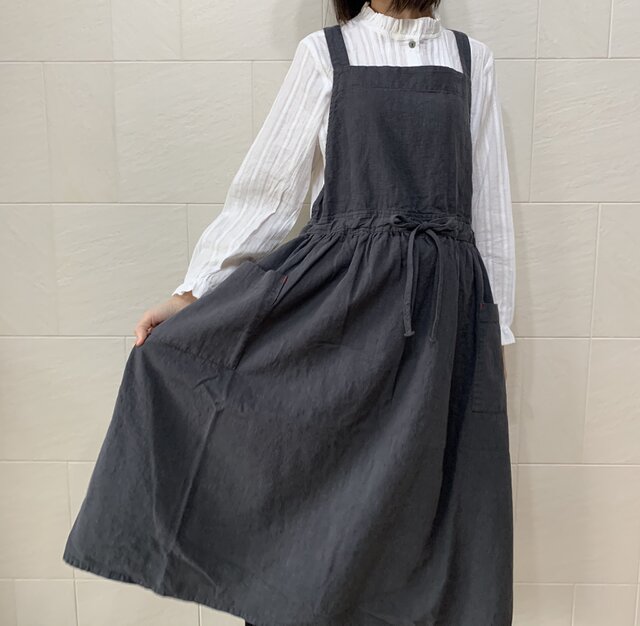 エプロンワンピース(チャコール)の画像1枚目
