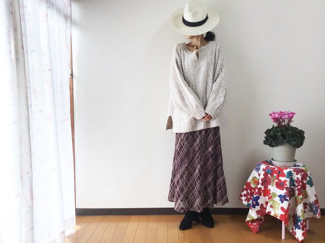ひらりと揺れるロング丈スカートの画像1枚目