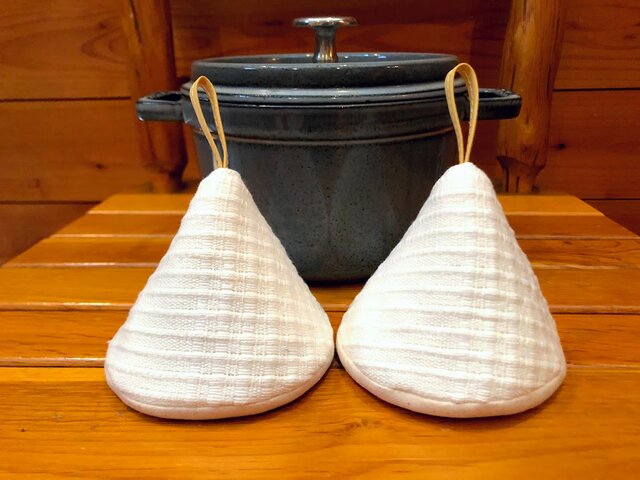 2個セット★三角鍋つかみ★staub にいかがでしょうか?★ストウブ 鍋つかみ ミトンの画像1枚目