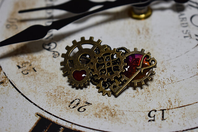 ブローチ「機械仕掛けの心」 | iichi 日々の暮らしを心地よくする