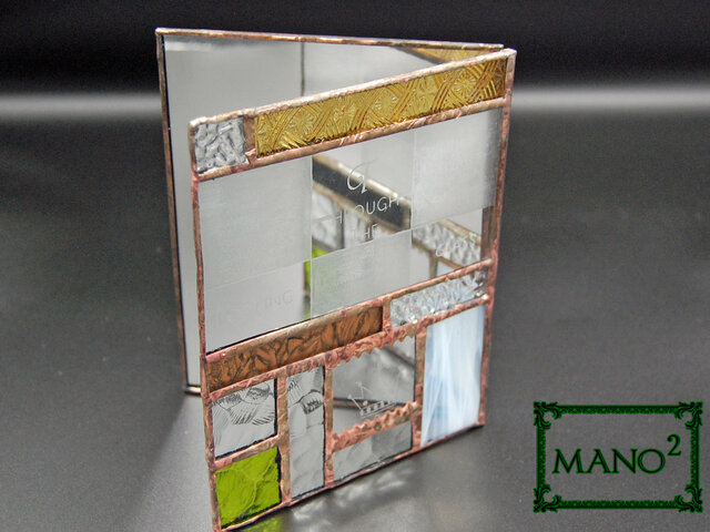 ステンドグラスのブック型ミラー | iichi 日々の暮らしを心地よくする