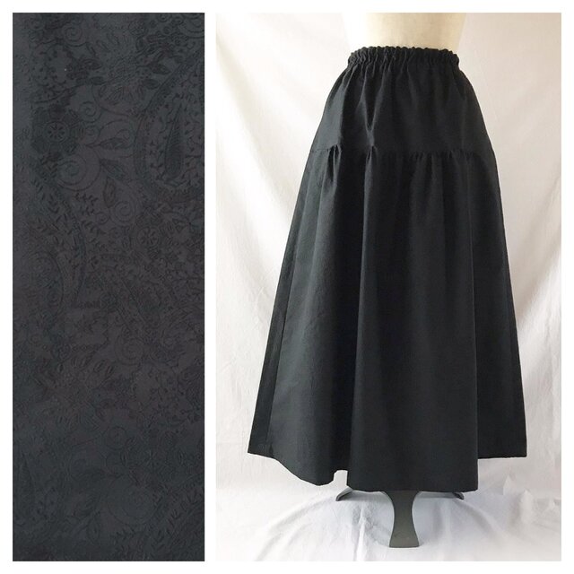 レディのためのティアードスカート（ジャガードペイズリー：ブラック）