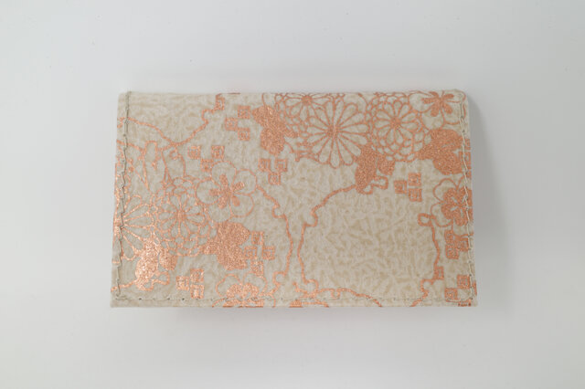 ギルディング和紙カードケース　菊 ベージュ地 銅箔の画像1枚目