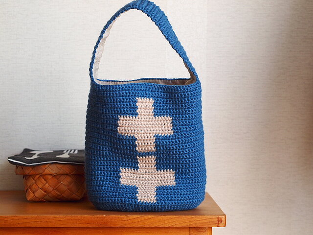 WOOL!クロス柄のワンハンドルオーバルトートの画像1枚目
