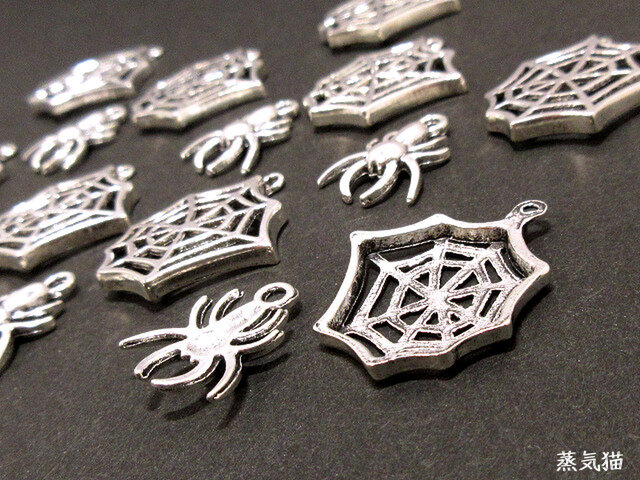 くみっきーさん専用　ハロウィン❣️ 蜘蛛の巣柄　ドールチャーム　ハンドメイド くみっきーさん専用 ハロウィン❣️ 蜘蛛の巣柄 ドールチャーム