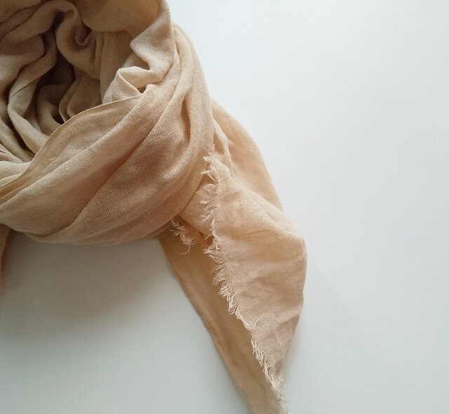 お肌にやさしい♪コットンガーゼストール 草木染め びわ染*の画像1枚目