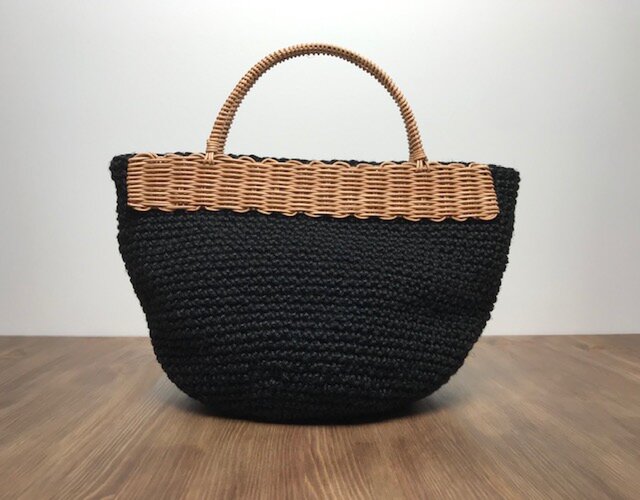 持ち手ラタンの麻紐トート【マルシェ】無地/黒の画像1枚目