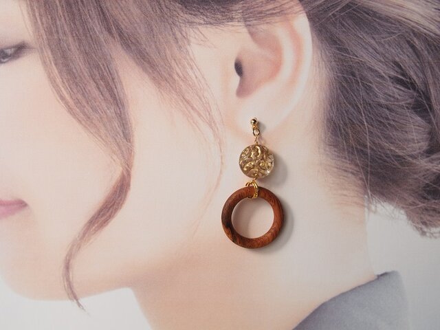 優しい時間 ウッドリングの揺らぎイヤリングorピアス | iichi