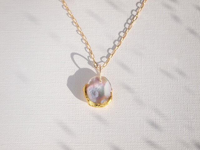 金箔と花びらパールのネックレス/Pearl Rose Petalの画像1枚目
