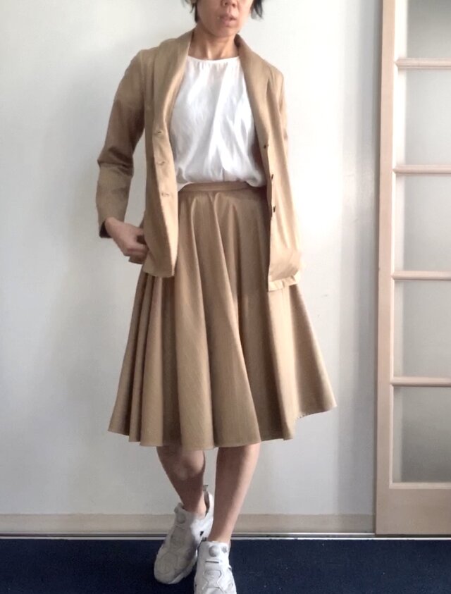 【Sample sale】ポリエステル/レーヨン ヘチマカラーのジャケット ベージュストライプの画像1枚目