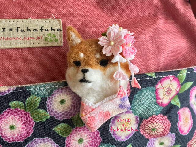 つまみ細工 羊毛ブローチ 柴犬と桜の春 Iichi ハンドメイド クラフト作品 手仕事品の通販