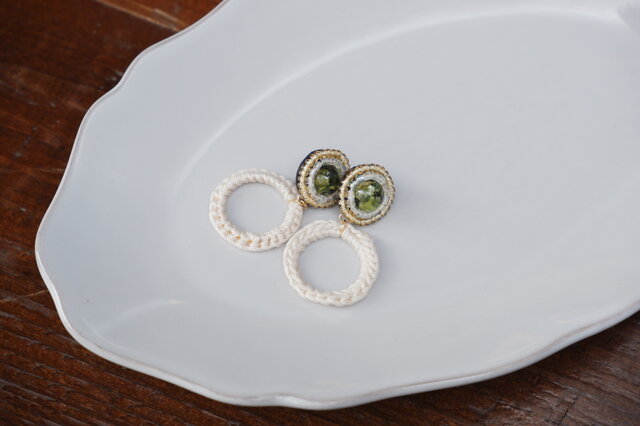 14kgf / ペリドットとビンテージビーズ刺繍のクロッシェリングminiの画像1枚目
