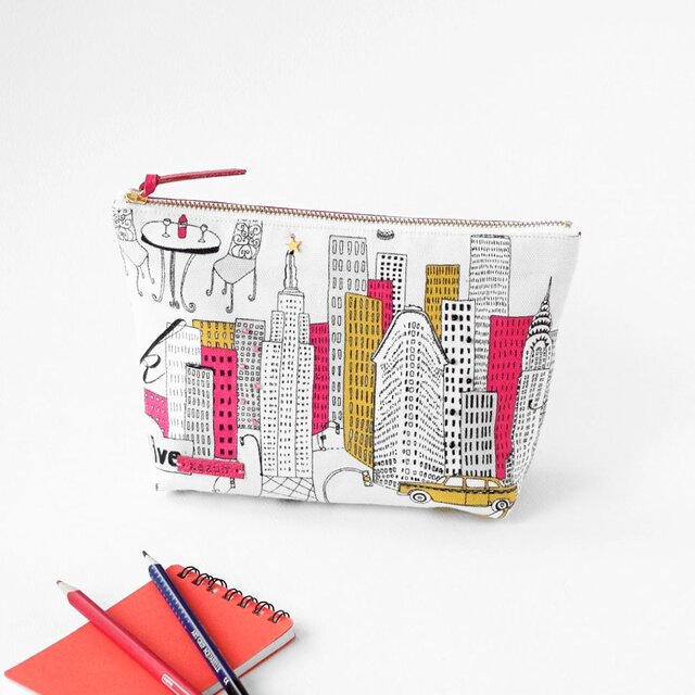 USA生地！NYビル柄のマチ付きポーチ（内ポケット付き）、ビーズステッチ付き
