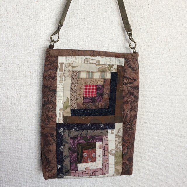 パッチワークのミニバッグ