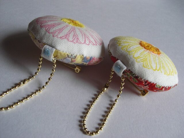 ｽﾀﾝﾌﾟ×刺繍 ガーベラのブローチ | iichi 日々の暮らしを心地よくする