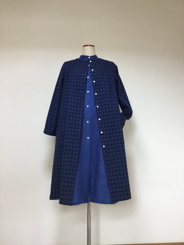 ソフトリネンのロングブラウス     ネイビーブルー