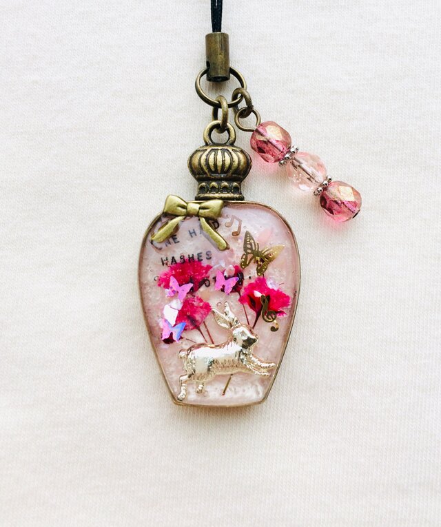 ﾘﾎﾞﾝ香水瓶ストラップ ｳｻｷﾞ（淑女の部屋）