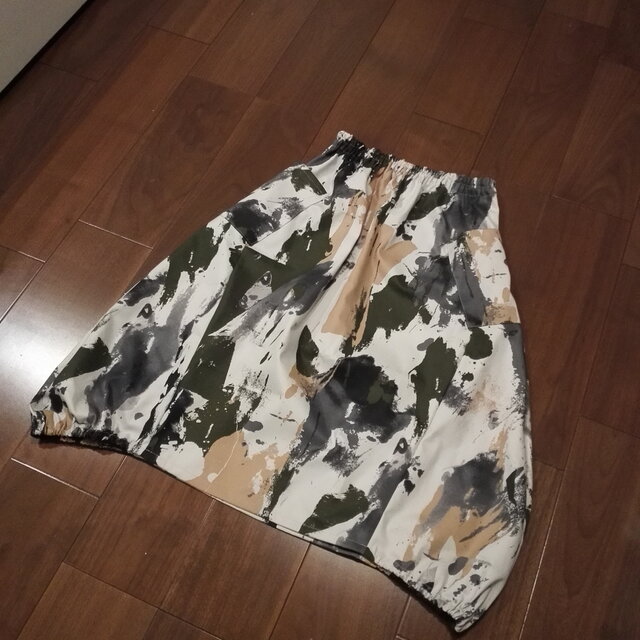 コットンキャンバスペイント柄の大人バルーンスカート