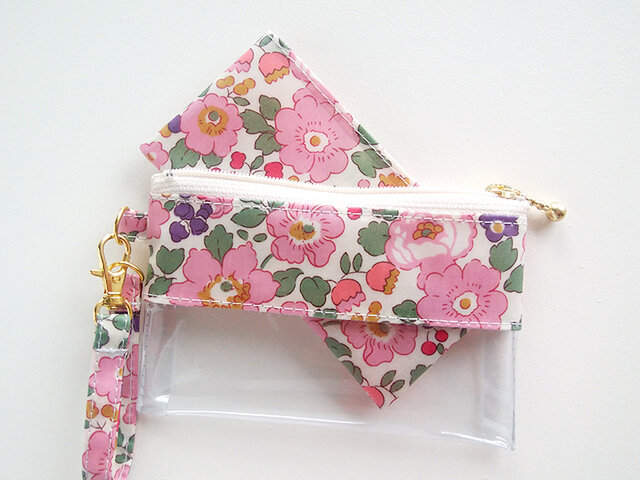 ポケット仕切りのクリアポーチ カードサイズ リバティ ベッツィ ピンク