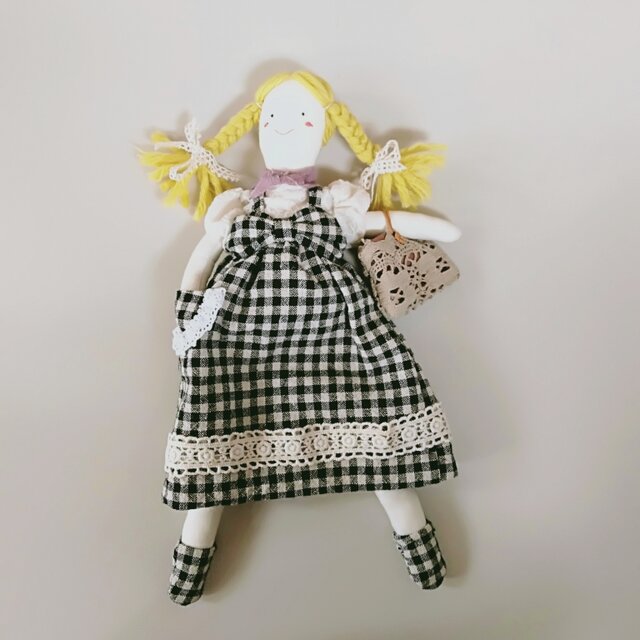 チェックの女の子の画像1枚目